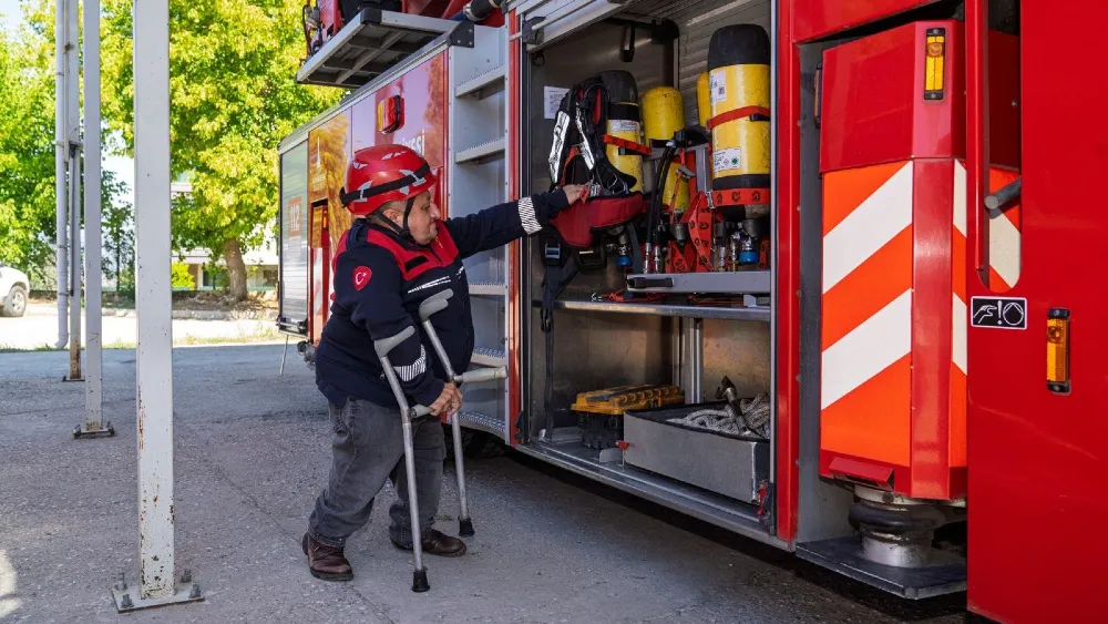 “110 santimetrelik Yaşar”ın 24 yıllık itfaiyecilik öyküsü