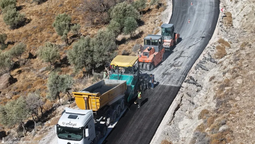Bergama, Aliağa, Dikili ve Foça’da yol yenileme seferberliği