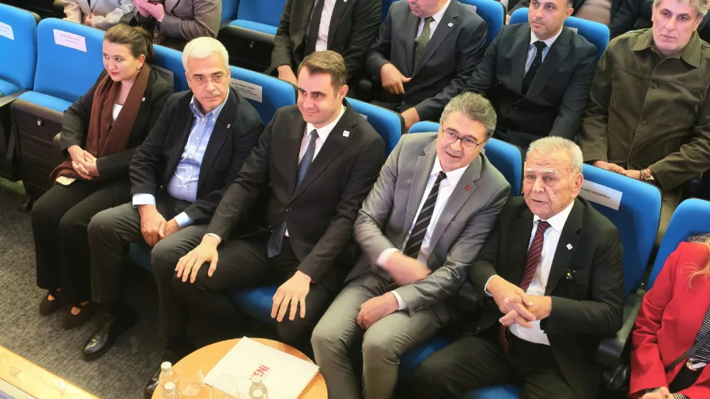 YENİ Parti İl Kongresi başladı: Kocaoğlu ve Güç salona yan yana girdi
