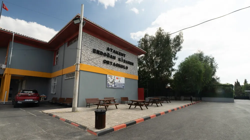 Çocuk başkan istedi, İzmir Büyükşehir okul bahçesini baştan sona yeniledi