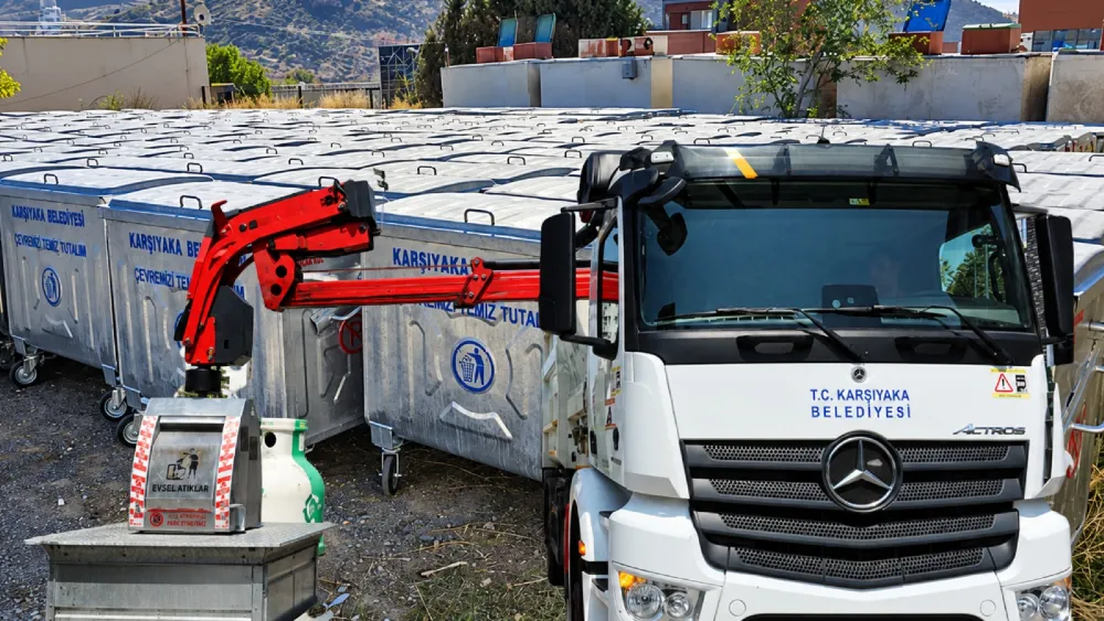 Karşıyaka’da çöp krizine geçici çözüm: 17 çöp kamyonu, 528 çöp varili devrede