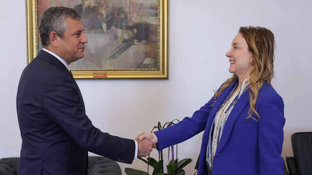 Başkan Mutlu’dan Yeni Parti Lideri Özel’e ziyaret… Konak’ta yürütülen projeleri anlattı