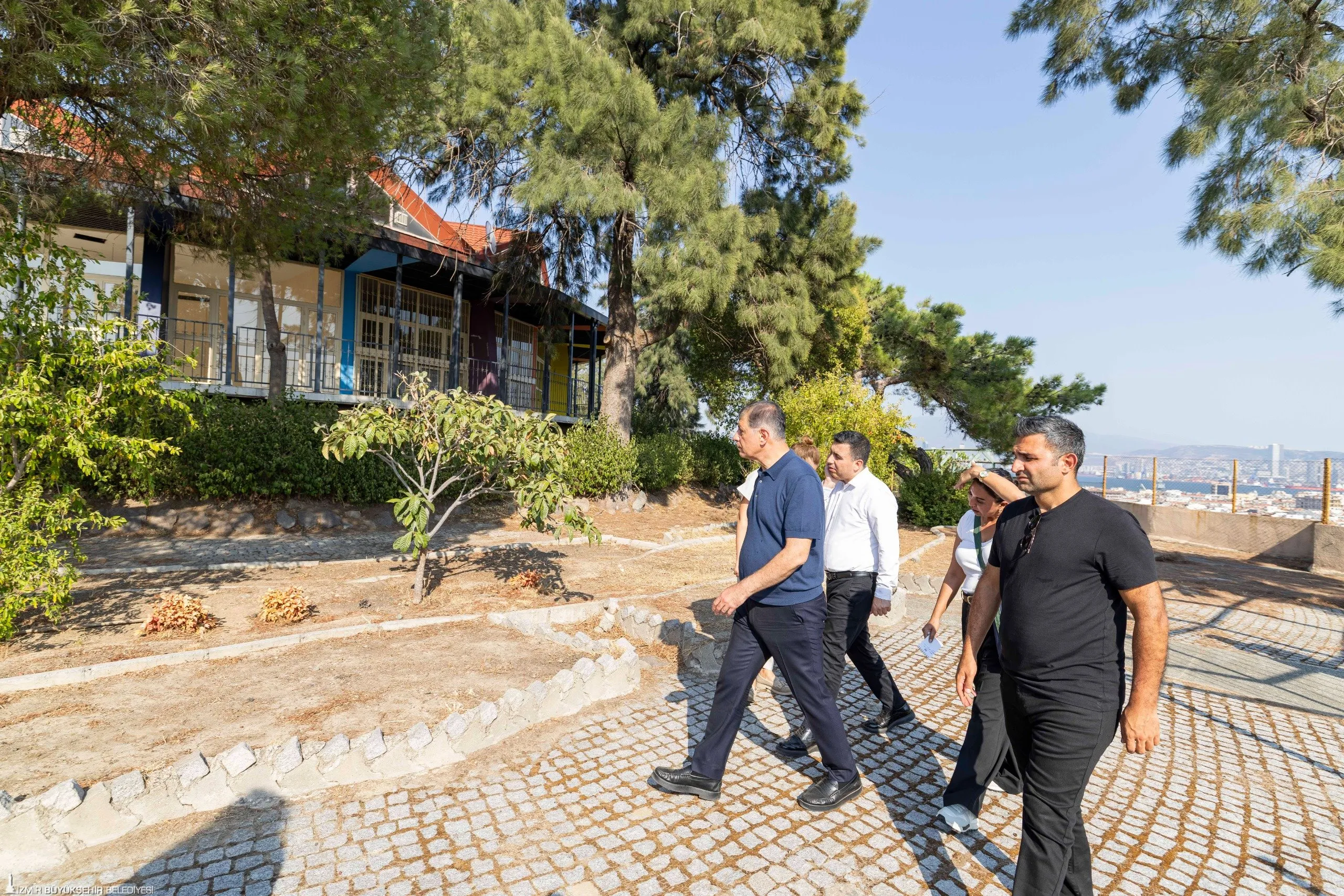 İzmir Büyükşehir Belediye Başkanı Cemil Tugay çalışmaları yerinde takip etti.