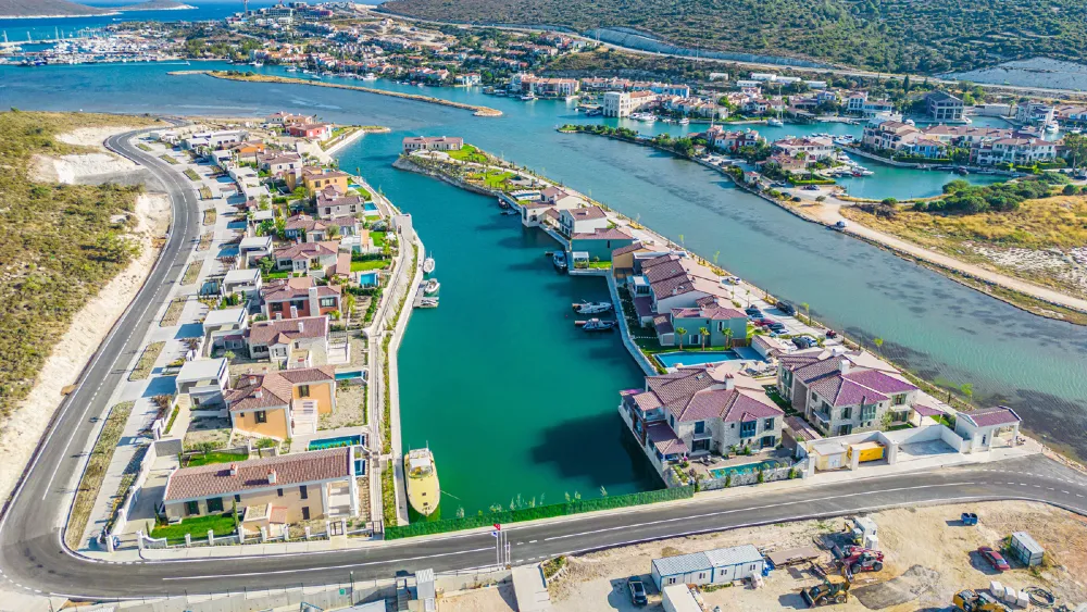 Çeşme Belediyesi’nden Port Alaçatı’da milyonluk otel ihalesi