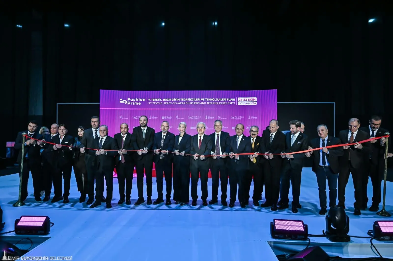Fashion Prime Fuarı'nın açılışına İzmir Büyükşehir Belediye Meclisi AK Parti Grup Başkanvekili Hakan Yıldız’ın yanı sıra İzmir Ticaret Odası Meclis Başkanı Selami Özpoyraz, İzmir Ticaret Borsası Yönetim Kurulu Başkanı Ömer Gökhan Tuncer, siyasi partilerin, oda, dernek ve sivil toplum kuruluşlarının temsilcileri katıldı.