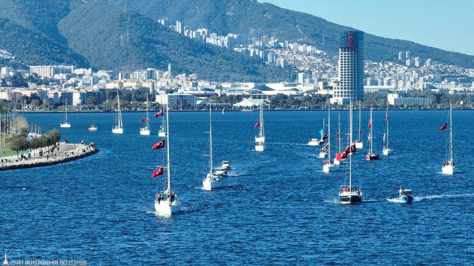 29 Ekim Cumhuriyet Bayramı kutlamaları çerçevesinde Türkiye Yelken Federasyonu ve Ege Açık Yat Kulübü iş birliğinde 103. Yıl 103 Mil Cumhuriyet Kupası Yat Yarışları düzenlenecek.