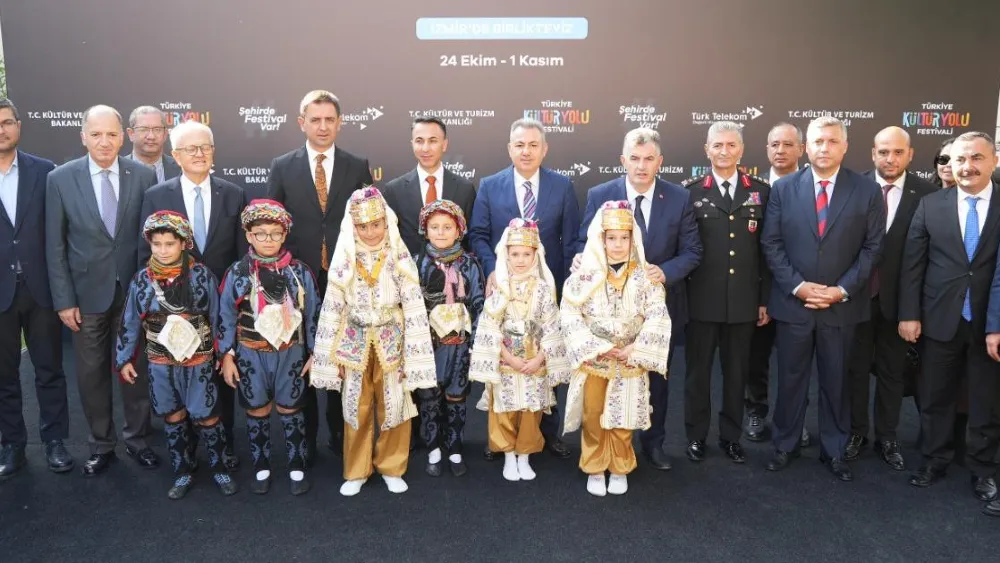 İzmir'de Kültür Yolu Festivali coşkusu... Ünlü isimler konser verecek...