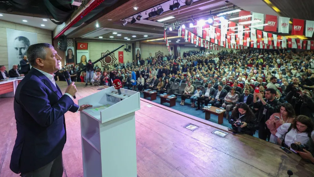 Özgür Özel’den memleketi Manisa’da Erdoğan’a hodri meydan: Savaştayız kardeşim!