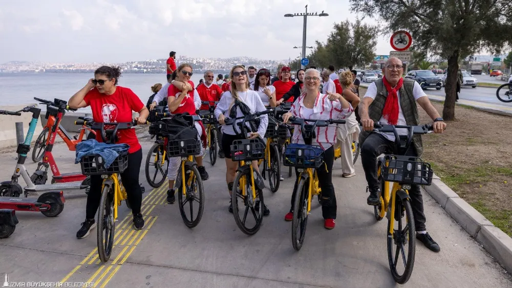 İzmir’de Cumhuriyet coşkusu engelleri aştı