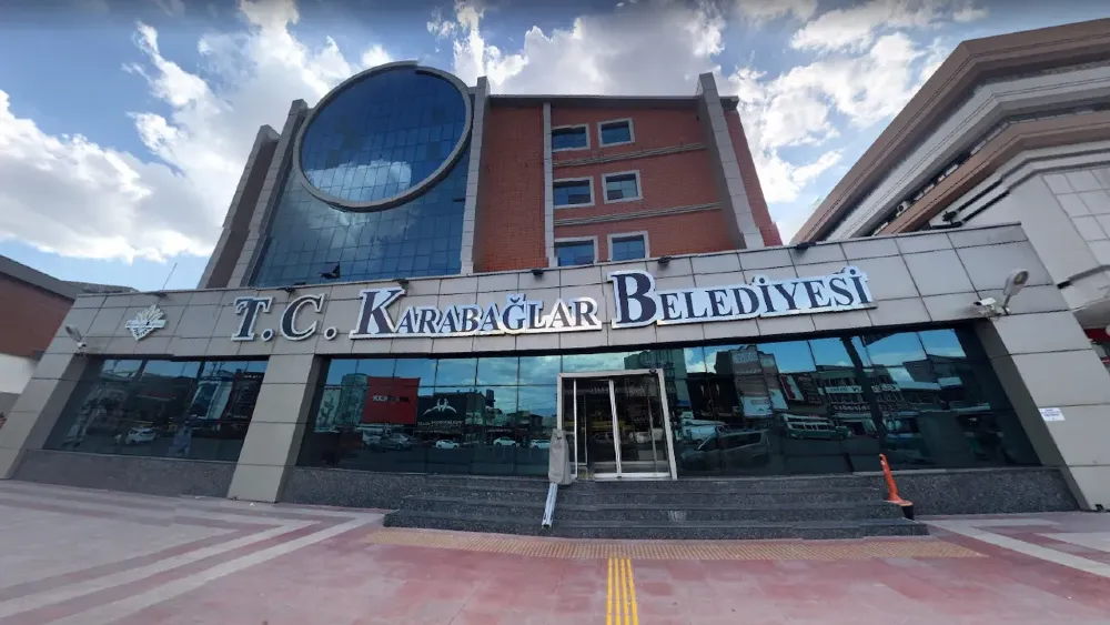 Karabağlar'da üst düzey değişiklik… Güngörmüş gitti, Yakkan geldi