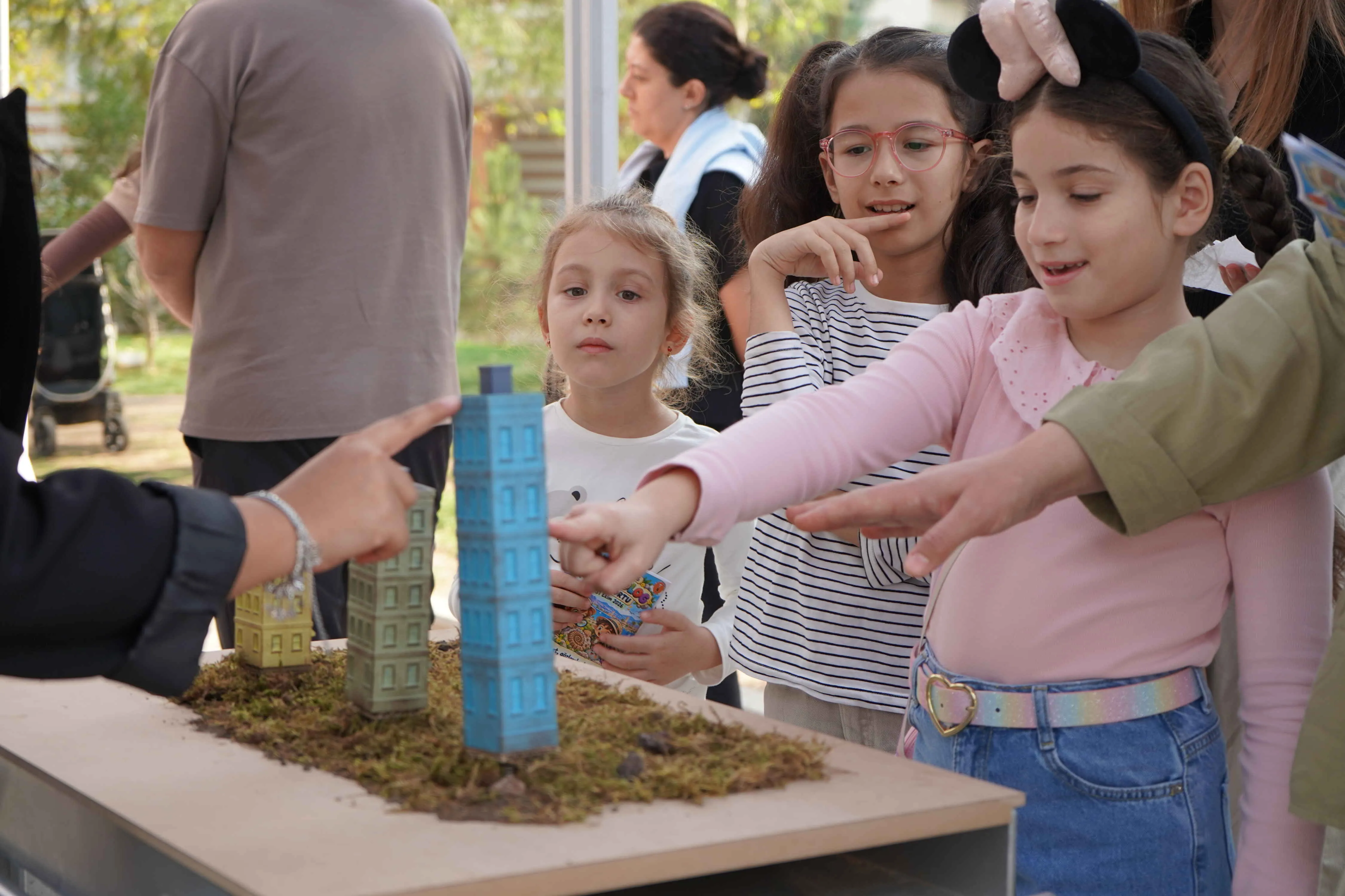 JEOFEST'26 Festivali İzmirli miniklerin de ilgisini çekti.