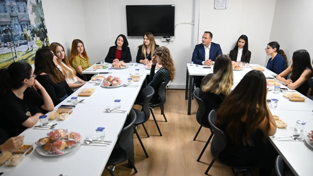 Eşki yurtta öğrencileri ziyaret etti: Ben sadece belediye başkanı değil, sizin abinizim