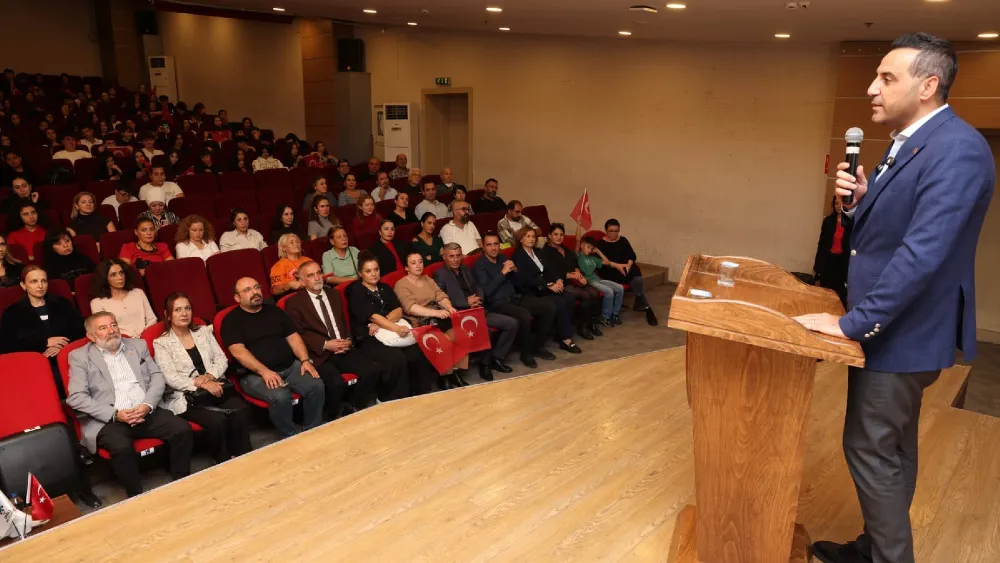 Çiğli’de Cumhuriyet coşkusu fotoğraf sergisi ve sinema gösterimiyle taçlandı
