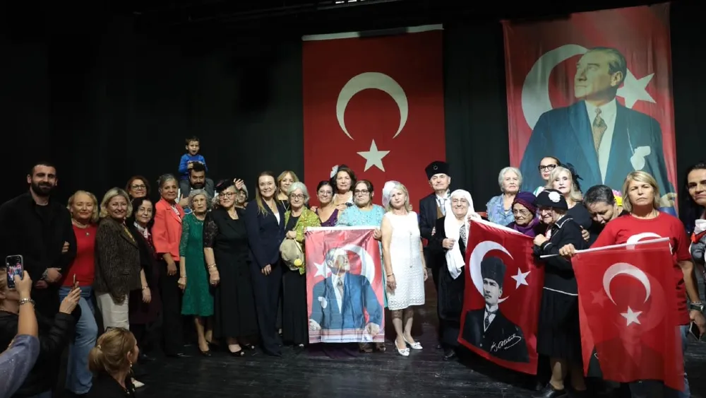 Konak’ın çınarlarından unutulmaz Cumhuriyet gösterisi