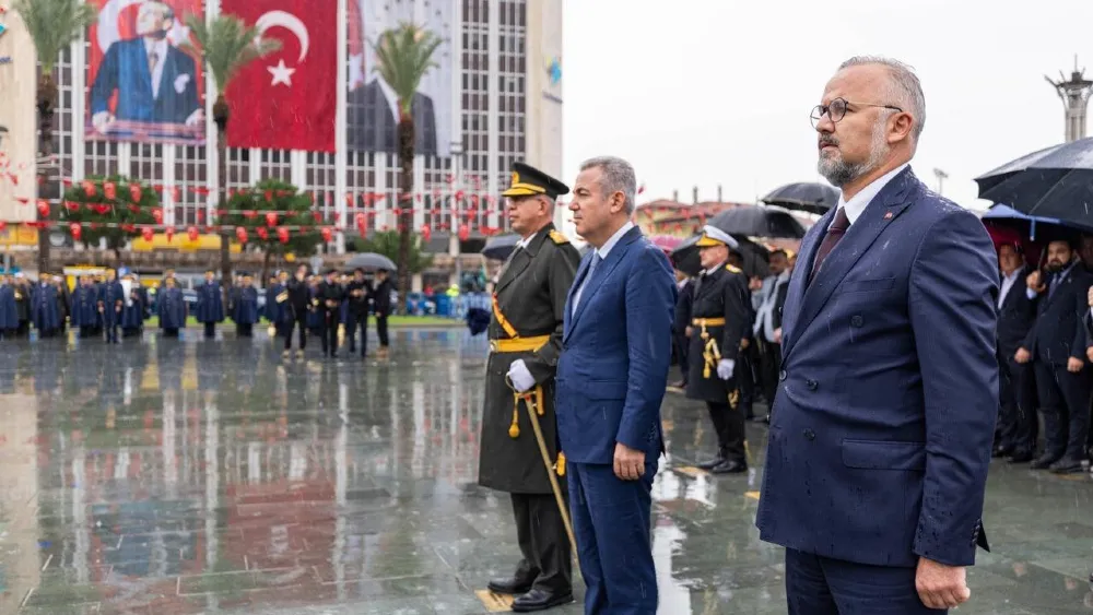 Cumhuriyet Bayramı kutlamaları başladı… Çelenk sunma töreninde Tugay’ı AK Partili Yıldız temsil etti 