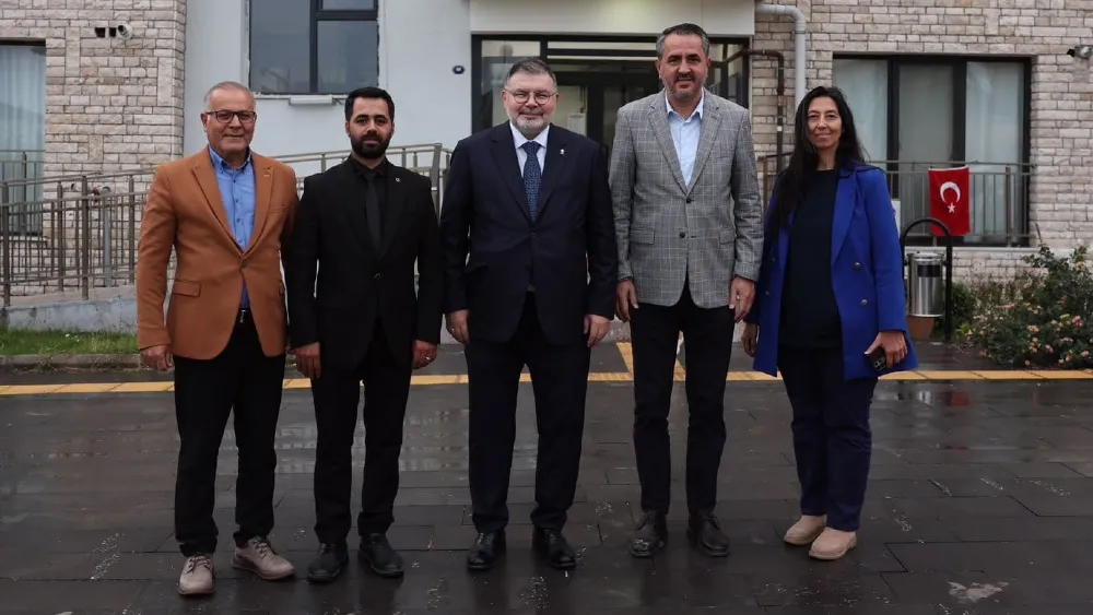 AK Parti Bayraklı’da gönül seferberliği: 20 mahallede 150 yeni üye kaydı