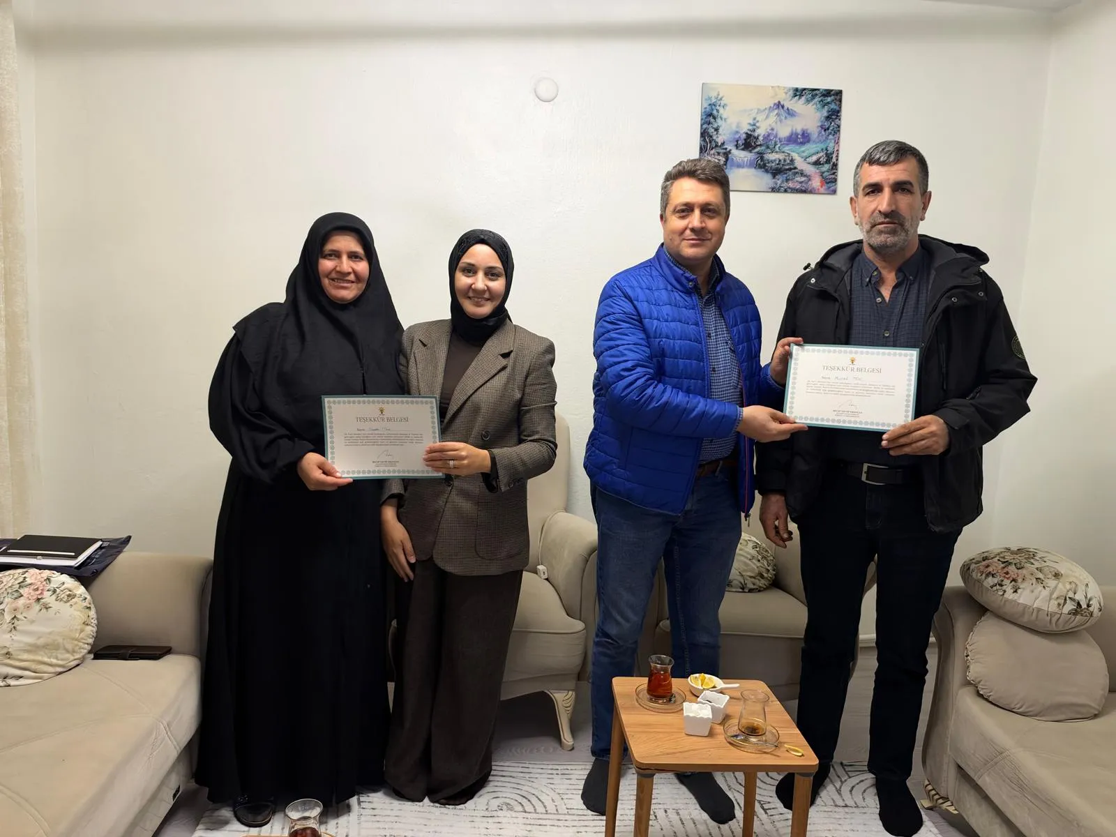 AK Parti İl Başkanı Bilal Saygılı önderliğinde, AK Parti Bayraklı İlçe Başkanı Tarkan Düzman öncülüğünde başlatılan gönül seferberliğinde 20 mahallede 150 yeni üye partiye katıldı.
