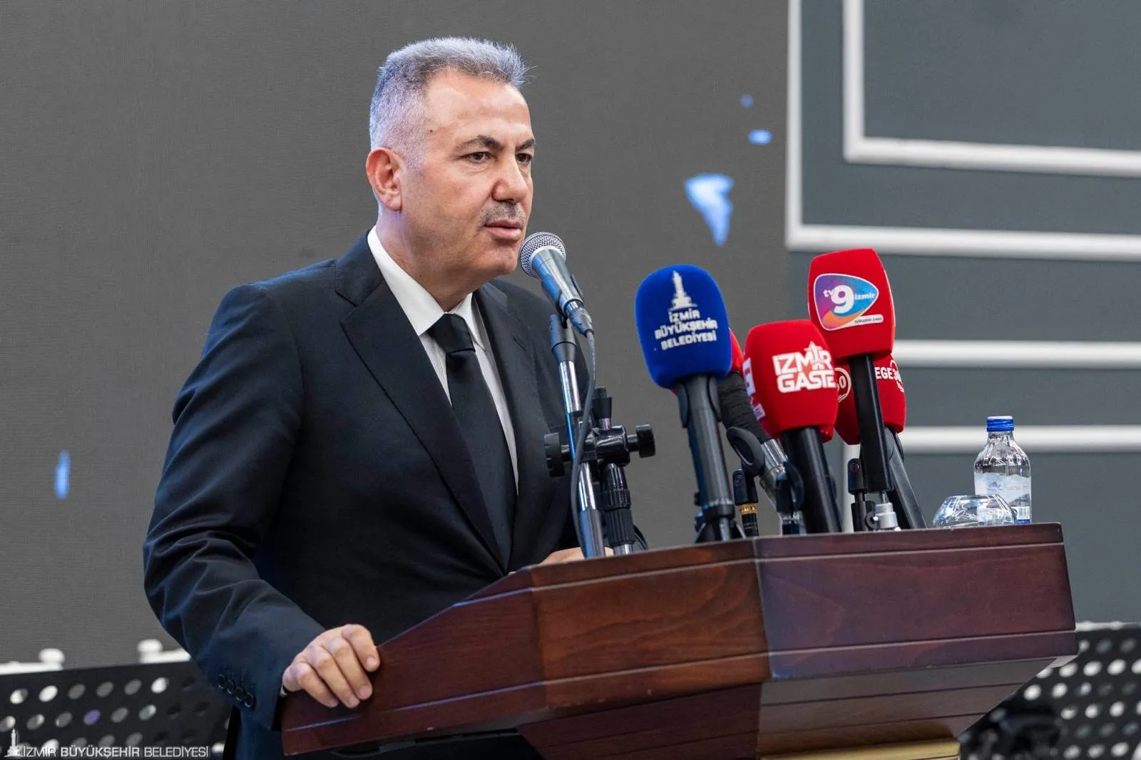 İzmir Valisi Süleyman Elban.