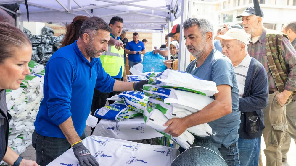 İzmir’de zeytinde ortak akıl sahaya indi: Üreticiye dev destek 