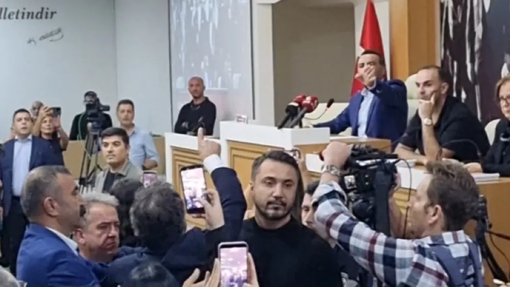 Çiğli Meclisi’nde tansiyon yükseldi: Yıldız’a alkışlı protesto