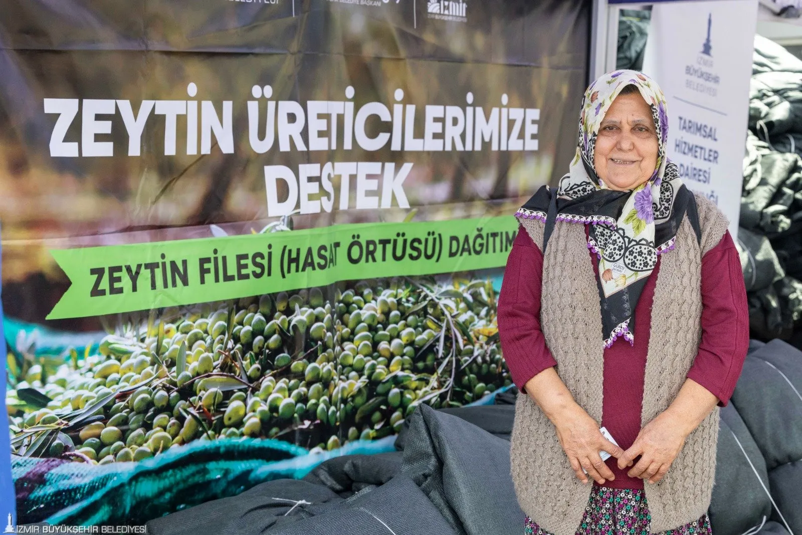 Tarımsal Hizmetler Dairesi Başkanlığı üreticilere zeytin hasat örtüsü, bordo bulamacı ve zeytin sineğiyle mücadele için diamonyum fosfat gübresi ve tuzak şişesi desteği sağladı.