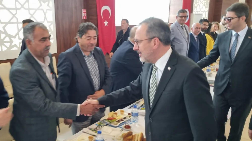Kasapoğlu, Menderes’te muhtarlarla buluştu
