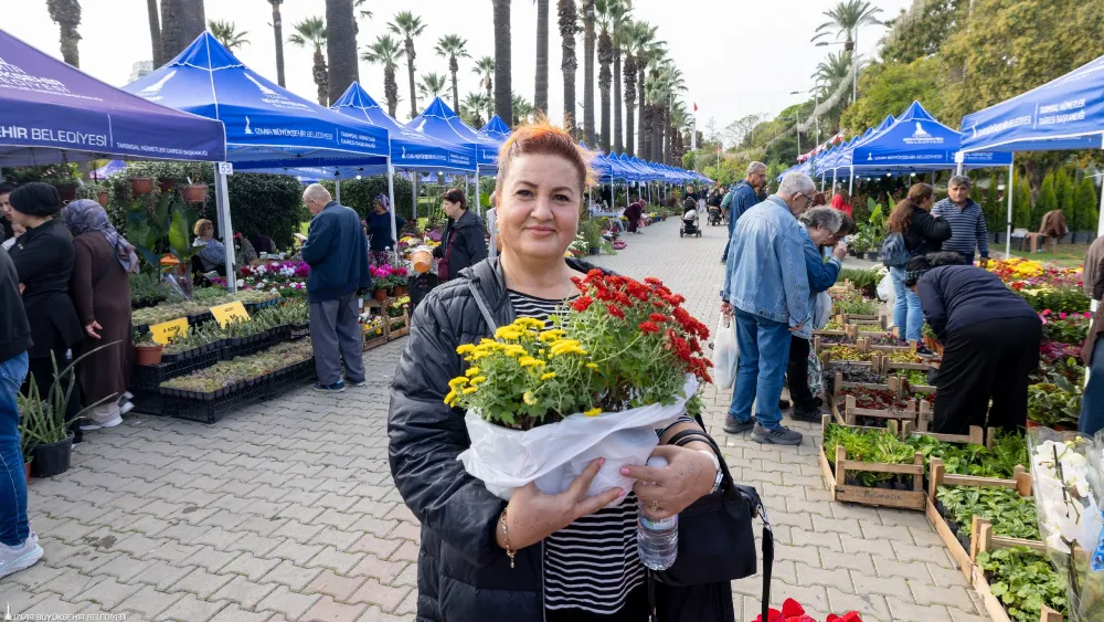 İzmir’in renkli festivali Kültürpark’ta kapılarını açtı