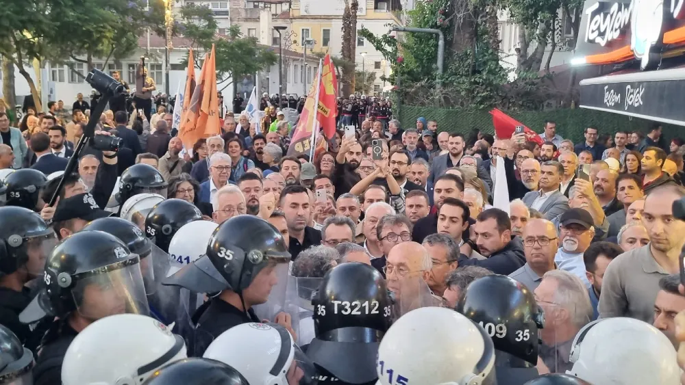 Emek ve Demokrasi Güçleri'nin Tugay ve AK Parti'ye geçen başkanları protesto yürüyüşüne polis engeli