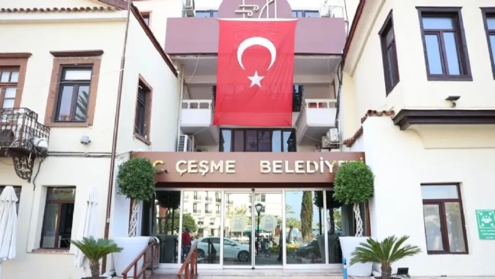 Çeşme Belediyesi'ne de operasyon yapıldı... Başkan yardımcısı Durmaz ve İmar Müdürü Sağlamer gözaltında