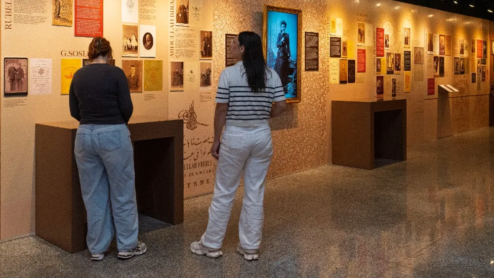 Fotoğrafın icadının 200. yılında İzmir’in görsel hafızası kitapla buluştu