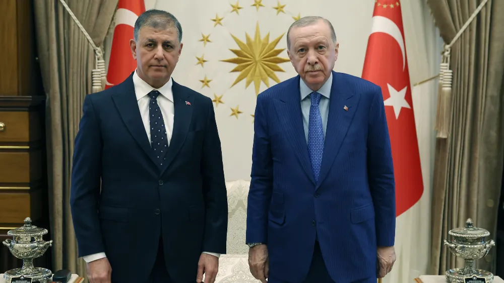 Cemil Tugay, AK Parti Genel Merkezi'ne giriş yaptı