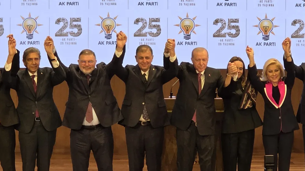 AK Partili Saygılı'dan Başkan Tugay'a hoş geldin mesajı: 'Şehrimizin ortak meselelerinde el ele vererek çalışacağız'