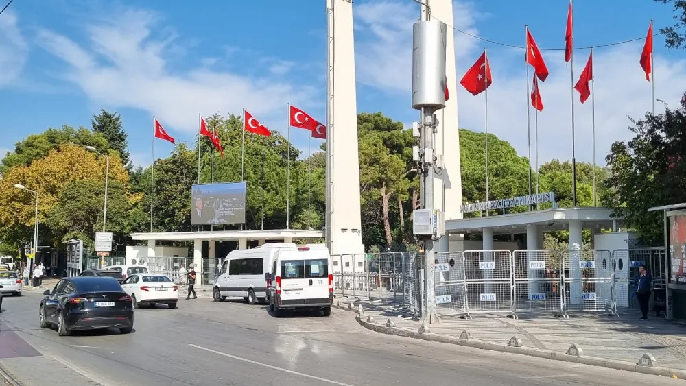 YENİ Parti’nin eylemi öncesi olağanüstü hal… Cumhuriyet Meydanı’ndan sonra Lozan Meydanı da bariyerlerle çevrildi