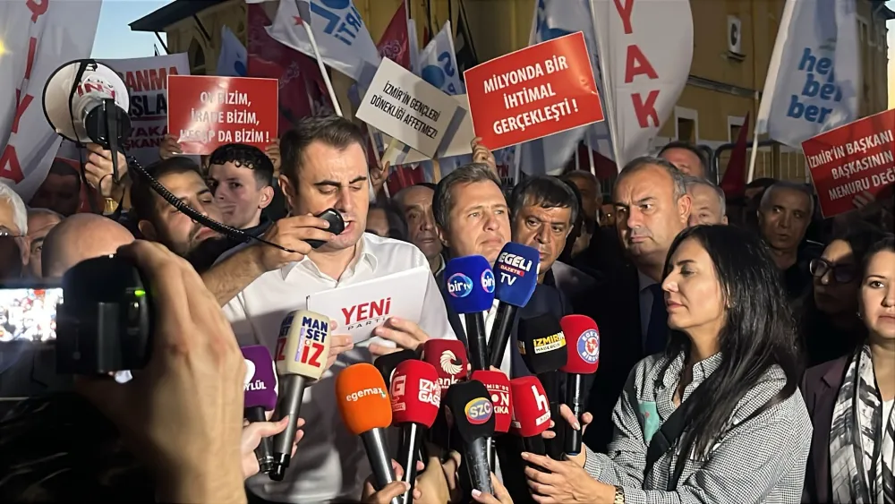 İzmir’de Cemil Tugay’a büyük protesto: Sen artık koca bir sıfırsın!