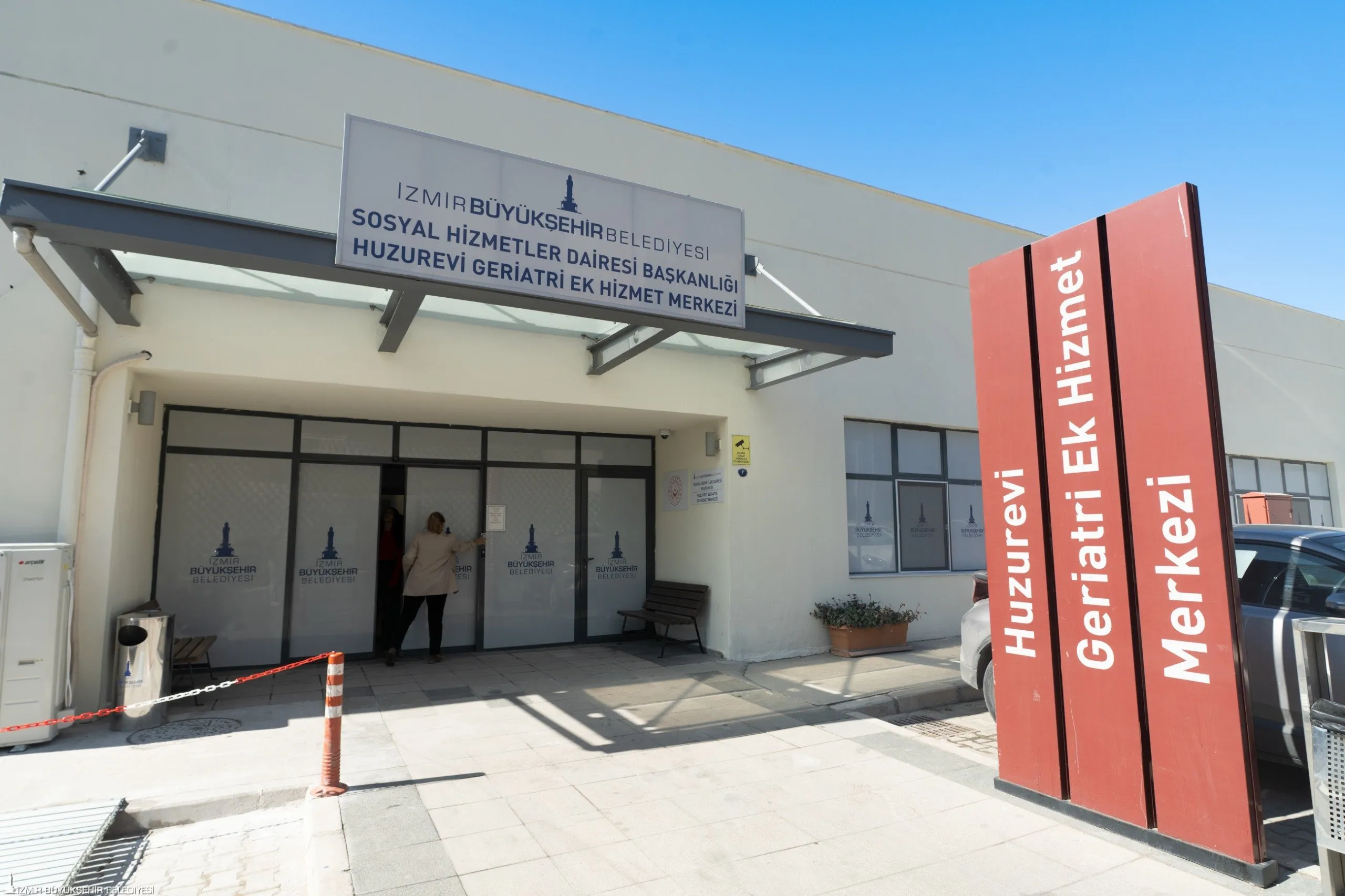 Buca Sosyal Yaşam Kampüsü’nde bulunan Zübeyde Hanım Huzurevi Yaşlı Bakım ve Rehabilitasyon Merkezi’nin hizmet kapasitesi artırıldı.