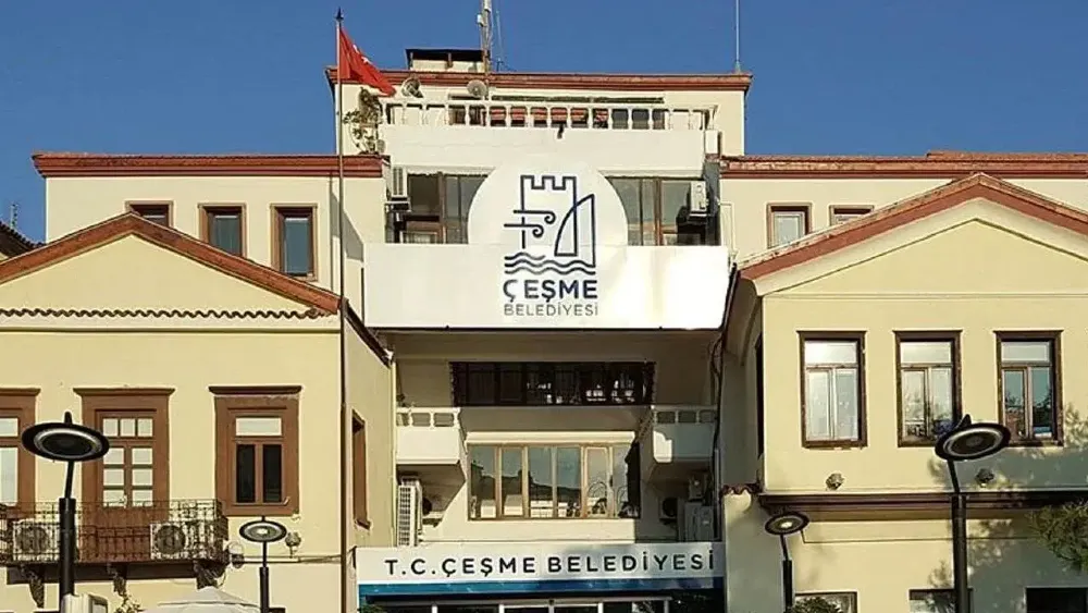 Çeşme Belediyesi operasyonunda 12 şüpheli adliyede