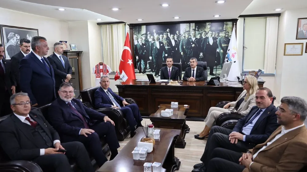 AK Parti'ye katılan Yıldız’a ilk ziyaret Bakan Tekin'den
