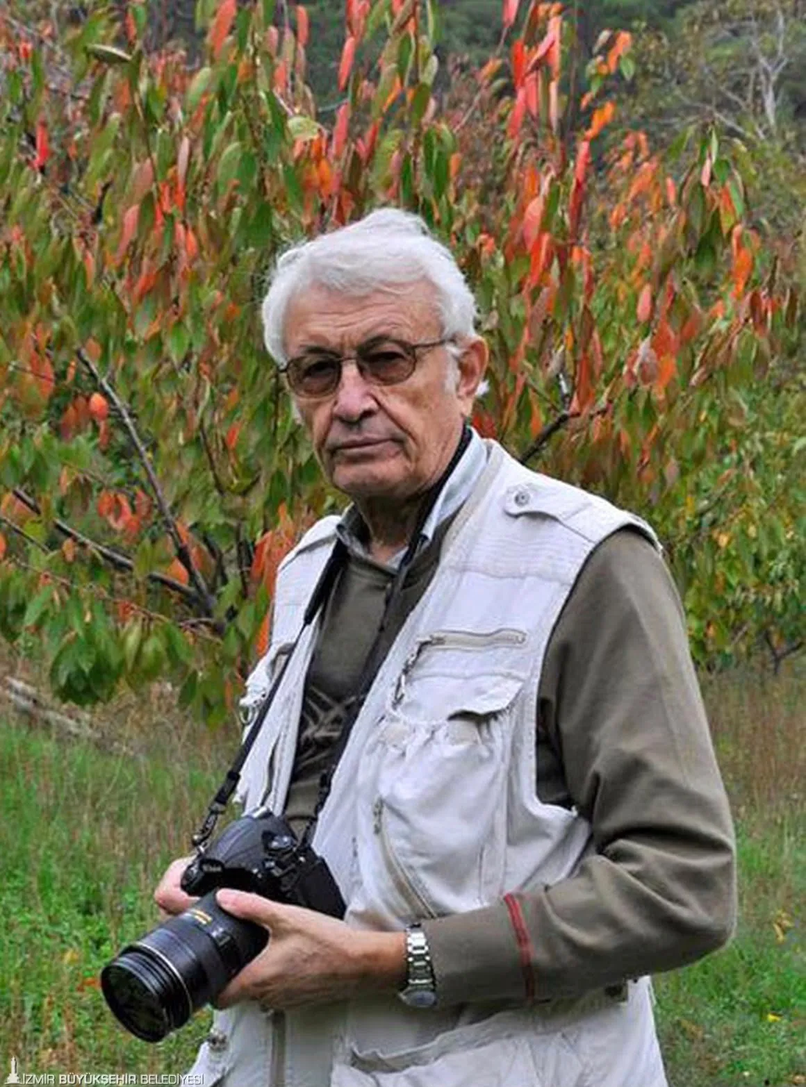 Fotoğraf sanatçısı Yusuf Tuvi, 50 yılı aşkın süredir biriktirdiği İzmir fotoğraflarını kentlilerle buluşturuyor.