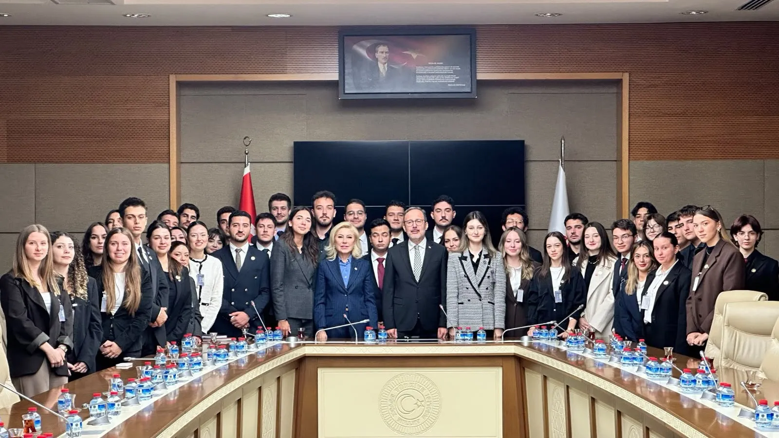 Şebnem Bursalı Aksoy "Keyifli ve verimli bir sohbet gerçekleştirdik".